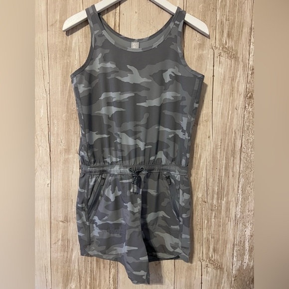 Athleta Girl On The Go Romper Camo - Picture 1 of 4